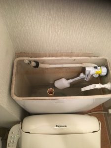 トイレのタンクからみずがあふれる？？　高槻市