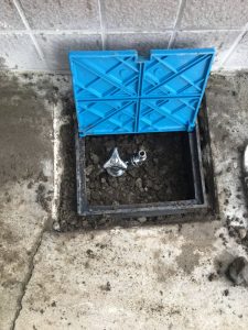 豊中市　散水栓の破損　交換作業