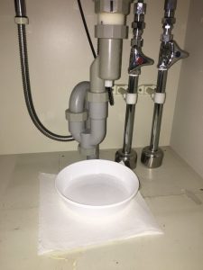 茨木市　洗面の排水トラップの水漏れです。