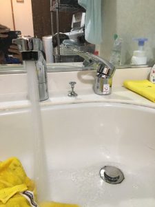 茨木市　洗面の排水トラップの水漏れです。