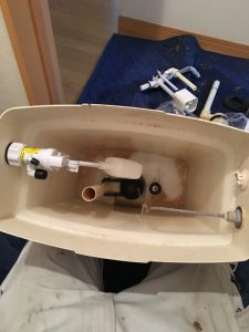 箕面市　ナショナル　トイレタンク故障　水漏れしています！