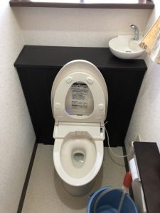 門真市　トイレ詰まり除去！？　カウンター付きトイレ