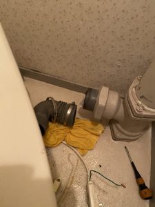 川西市　トイレにパットを落としてしまった・・・　トイレ取り外し