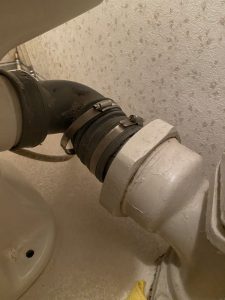 川西市　トイレにパットを落としてしまった・・・　トイレ取り外し