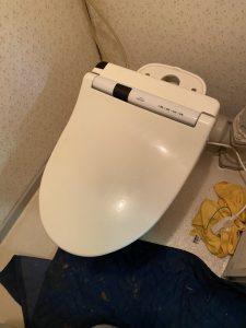 川西市　トイレにパットを落としてしまった・・・　トイレ取り外し