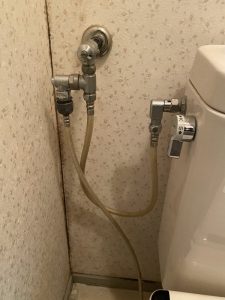 川西市　トイレにパットを落としてしまった・・・　トイレ取り外し