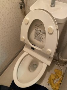 川西市　トイレにパットを落としてしまった・・・　トイレ取り外し