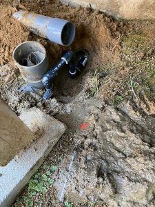 伊丹市　排水管の破損？　給水管も破裂している？　給排水管接続修理