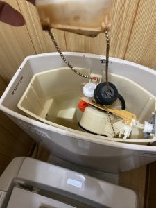 箕面市　トイレ水漏れ　ＴＯＴＯ　ＳＨ９０ＢＡＫ　排水弁交換
