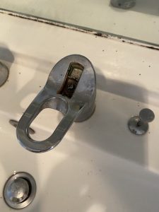 吹田市　洗面蛇口修理　ＫＶＫ製　カートリッジ交換