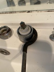 吹田市　洗面蛇口修理　ＫＶＫ製　カートリッジ交換