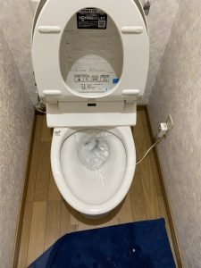 豊中市　トイレに○○を落としたかも？？　便器脱着して取ります。