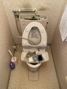 豊中市　便器交換作業　リモデルトイレ施工