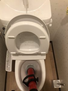 守口市　トイレ詰まり　物を落としているかも？