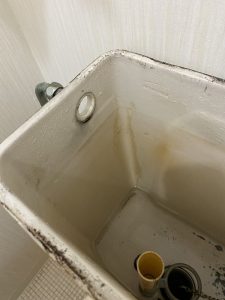 豊中市　トイレ水漏れ　オーバーフローしています