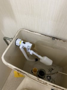 豊中市　トイレ水漏れ　オーバーフローしています