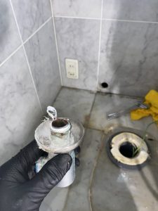 羽曳野市　トイレの壁付近から水漏れ？　給水管破損！？