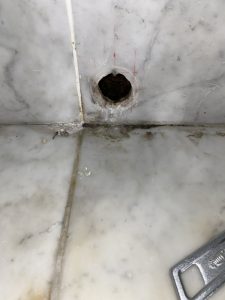 羽曳野市　トイレの壁付近から水漏れ？　給水管破損！？