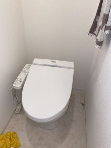 京都市　伏見区　トイレに検尿カップ！？　トイレ取り外し