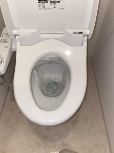 京都市　伏見区　トイレに検尿カップ！？　トイレ取り外し