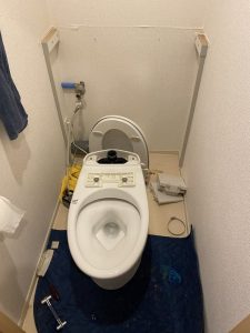 茨木市　トイレにスプレーの蓋が・・・。　トイレ詰まり除去