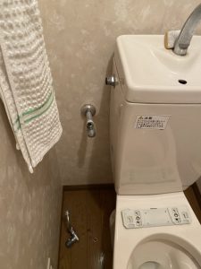 大阪市　此花区　トイレの床に水たまり！？　ウォシュレットの水漏れ　交換