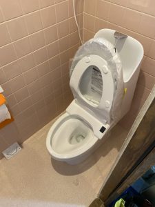 豊中市　トイレ交換工事　床・排水移設工事