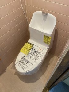 豊中市　トイレ交換工事　床・排水移設工事