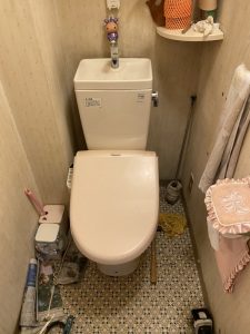 尼崎市　トイレタンク水漏れ　SH371BA　タンク内部部品交換