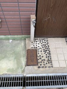 伊丹市　水道メーターが回ってる？　水栓柱水漏れ　水道管破損