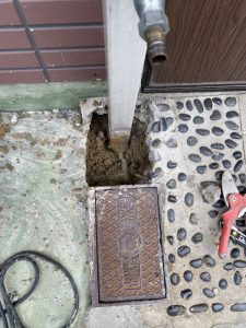 伊丹市　水道メーターが回ってる？　水栓柱水漏れ　水道管破損