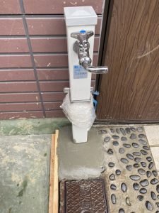 伊丹市　水道メーターが回ってる？　水栓柱水漏れ　水道管破損