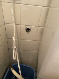 大阪市　東住吉区　トイレのパイプ水漏れ　止水栓修理