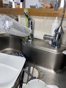 茨木市　台所蛇口故障　水漏れ修理　蛇口交換　ハンドシャワータイプ