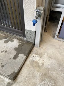 枚方市　漏水調査　水栓柱水漏れ　コンクリート破壊