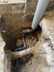 枚方市　漏水調査　水栓柱水漏れ　コンクリート破壊