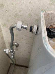 茨木市　トイレ水漏れしてるかもしれない　ボールタップ交換