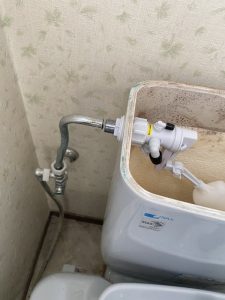 茨木市　トイレ水漏れしてるかもしれない　ボールタップ交換