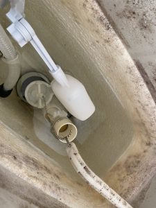 茨木市　トイレ水漏れしてるかもしれない　ボールタップ交換