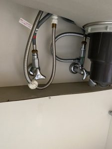 枚方市　台所の下が濡れている！？　蛇口交換　ハンドシャワー