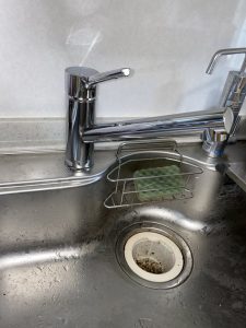 枚方市　台所の下が濡れている！？　蛇口交換　ハンドシャワー