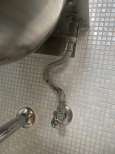 西宮市　トイレ手洗い蛇口水漏れ　蛇口交換