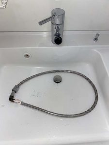 大阪市淀川区　Panasonic洗面蛇口修理　水漏れ　シャワーホース交換