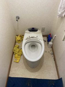 豊中市　トイレ詰まり　物を落とした？　便器取り外し