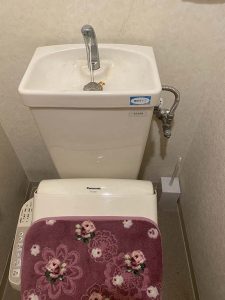 箕面市　トイレ水漏れ　タンク部品修理　ゴムフロート　ボールタップ