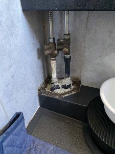 枚方市　お風呂の蛇口水漏れ　ミカド　ミズタニ　カウンター付き蛇口