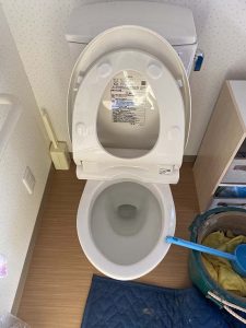 豊中市　トイレ詰まり　便器取り外し　パットが落ちてる？