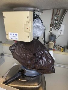 大阪市　ディスポーザーの撤去　排水管取り付け