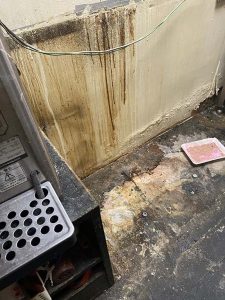 東大阪市　床に水が溢れてくる？　給水破損　水道管破裂