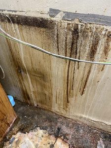 東大阪市　床に水が溢れてくる？　給水破損　水道管破裂